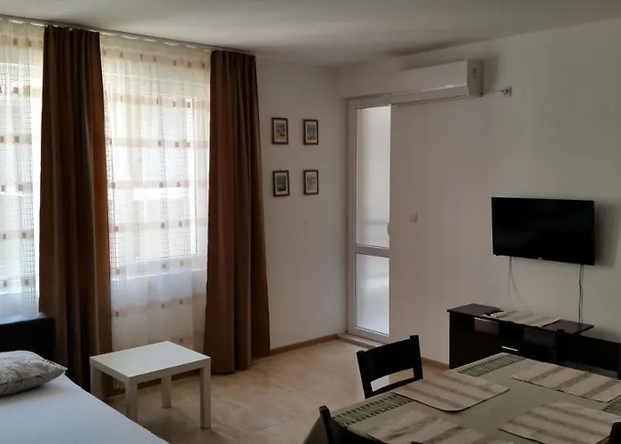 Geniko Апартамент *