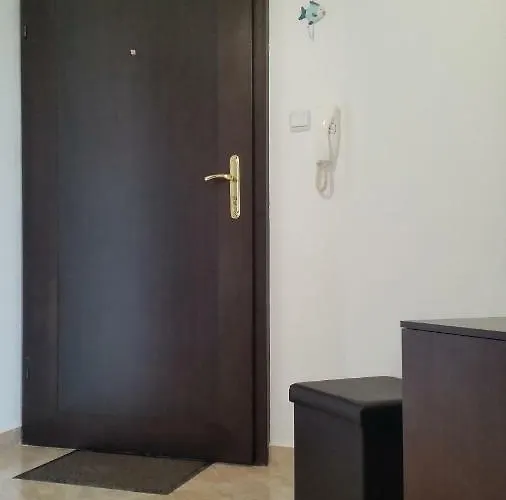 Geniko Апартамент *